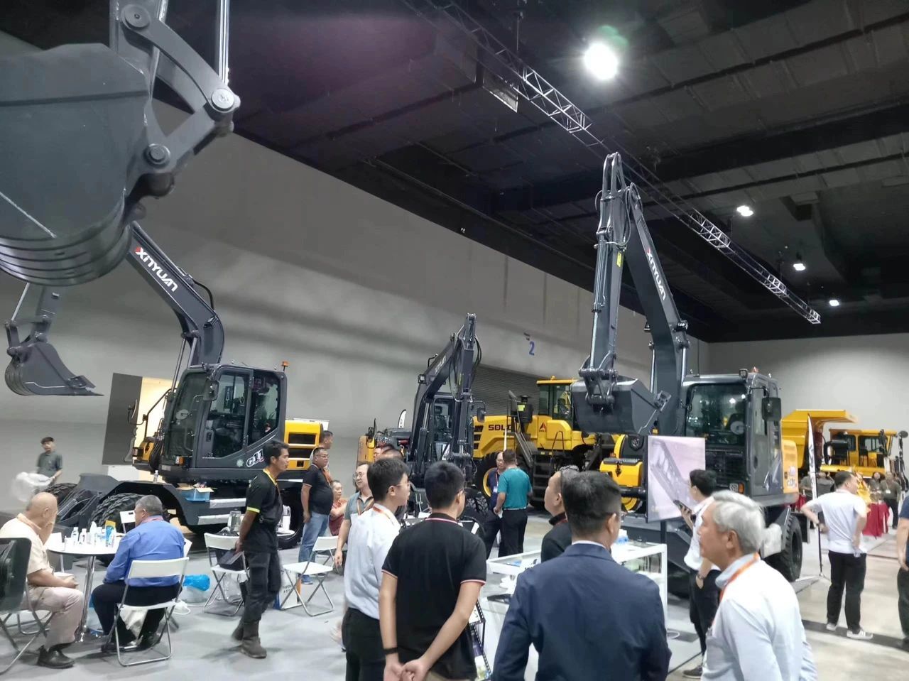 新源轮挖璀璨亮相东南亚国际工程机械展！